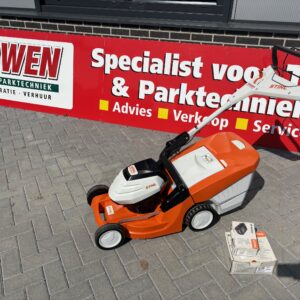 Stihl RMA 443 VC accu gazonmaaier set met AP 300 accu en AL 300 lader